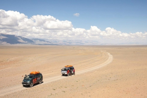 Экспедиционный тур в Западную Монголию. Участники на дне древней озерной котловины