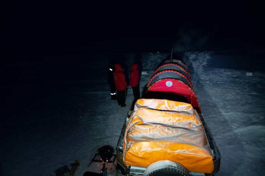 Ночевка в палатках на льду моря Лаптевых