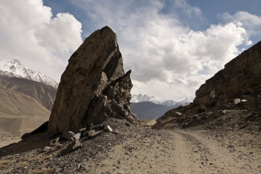 Горная дорога вдоль афганской границы, Таджикистан.