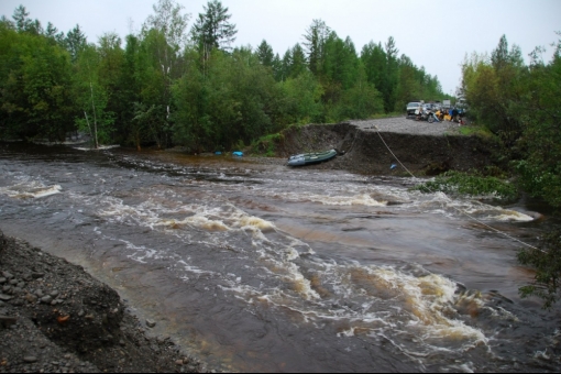 Путешествие по трассе Колыма, промоины на дороге частое явление