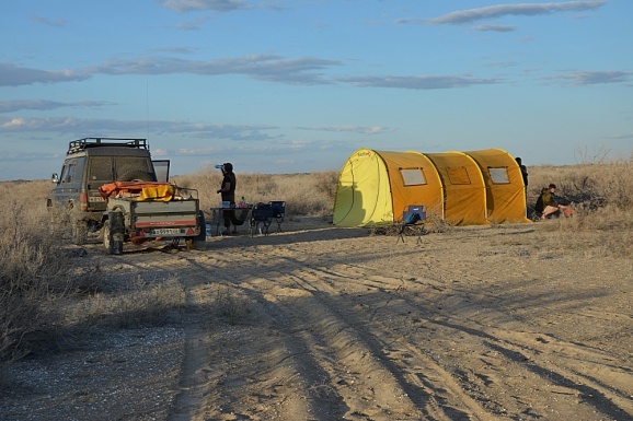 Казахстан. Сухое дно Аральского моря - теперь новая пустыня Приаральские каракумы