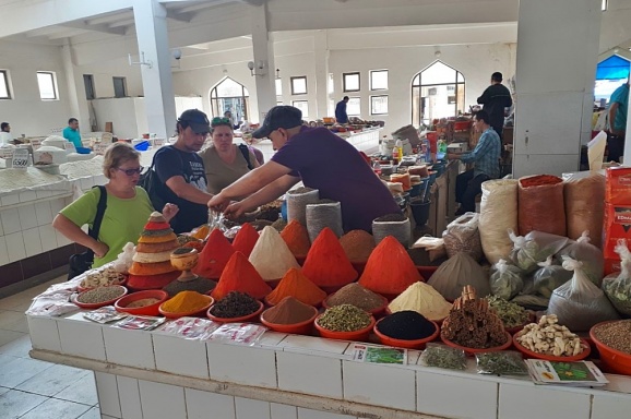 Узбекистан - покупка специй на базаре