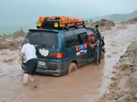 Таджикистан. Преодоление участка дороги, размытого селевым потоком