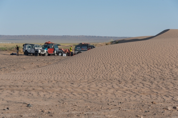 Пески Монгол-Элс - палаточный лагерь экспедиции