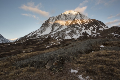 Гора Тааралгак на рассвете, вид из базового лагеря